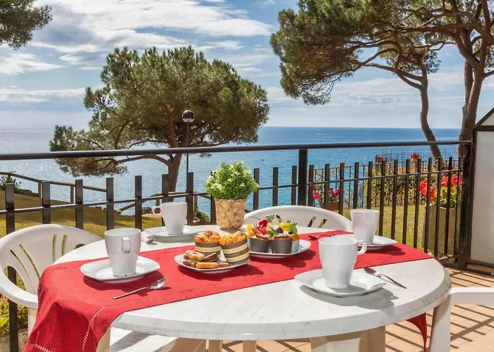 Apartman Seafront Views In *